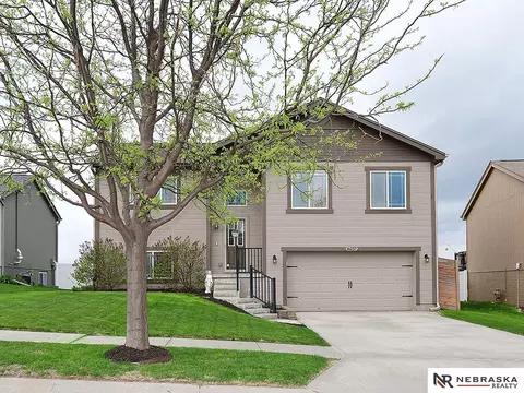 16257 Saratoga St, Omaha, NE 68116
