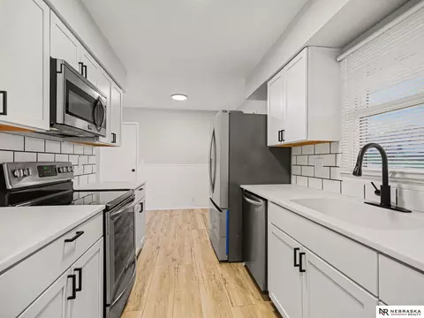 108 Hillside Dr, Bellevue, NE 68005