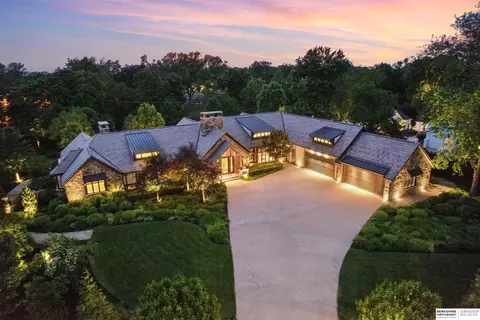 840 Loveland Dr, Omaha, NE 68114