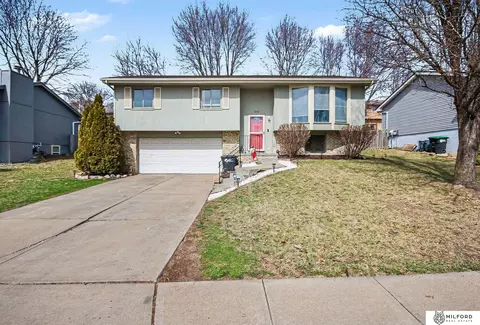 8202 Tucker St, Omaha, NE 68122
