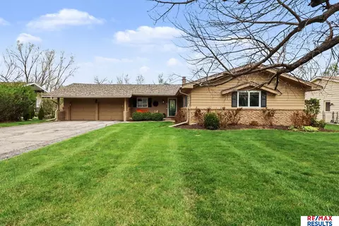 12062 Westover Rd, Omaha, NE 68154