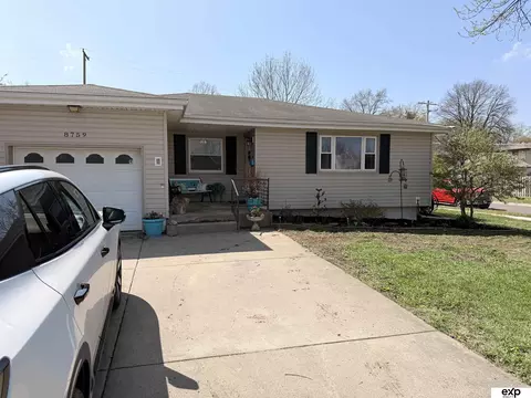 8759 S Glenview Dr, La Vista, NE 68128