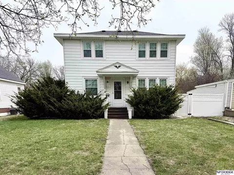 719 N Thomas Ave, Oakland, NE 68045