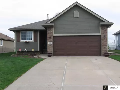2509 Aberdeen Dr, Papillion, NE 68133