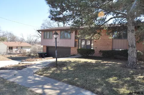 5511 N 93 Avenue Cir, Omaha, NE 68134