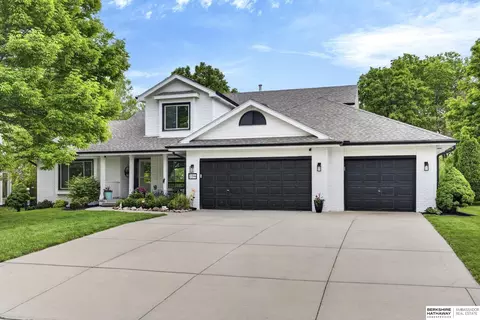 2206 Greenwald St, Bellevue, NE 68123