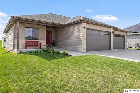 811 Terrace View Dr, Hickman, NE 68372