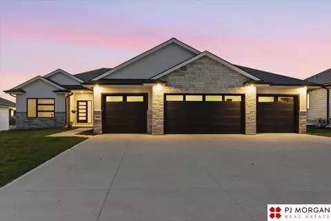 5414 Kestrel Pkwy, Elkhorn, NE 68022