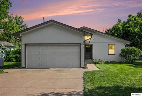 5439 Cleveland Ave, Lincoln, NE 68504