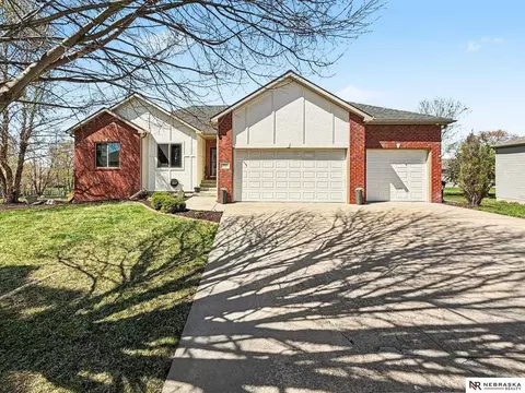 905 Ridge Road Pl, Hickman, NE 68372