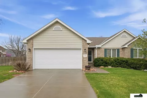 7373 S 52nd St, Lincoln, NE 68516