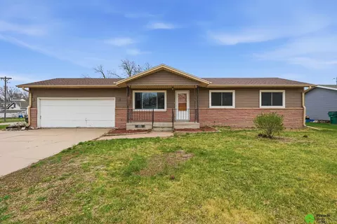 420 12th St, Aurora, NE 68818
