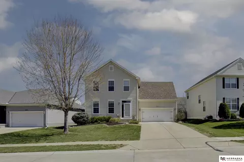 7413 N 107th St, Omaha, NE 68122