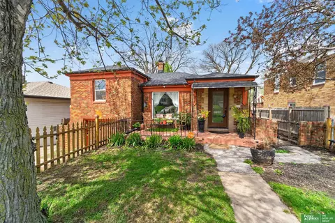 6814 Maple St, Omaha, NE 68104