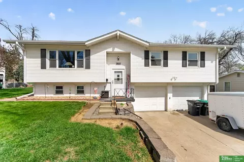 3921 Terrace Dr, Omaha, NE 68134