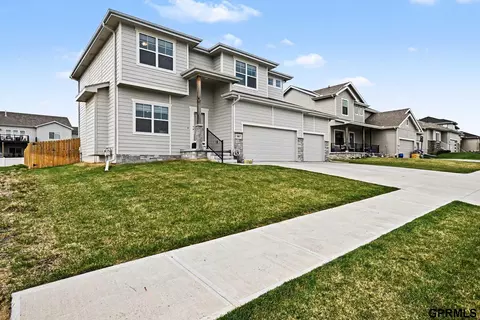 19817 Briar St, Gretna, NE 68028