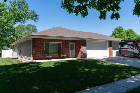 943 Redwood Ave, Crete, NE 68333