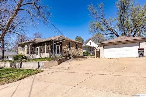 2344 S 11th St, Lincoln, NE 68502
