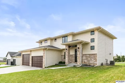 18701 Patrick Ave, Omaha, NE 68022