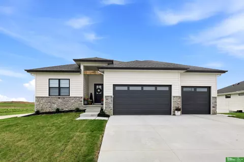 11970 S 118th St, Papillion, NE 68046
