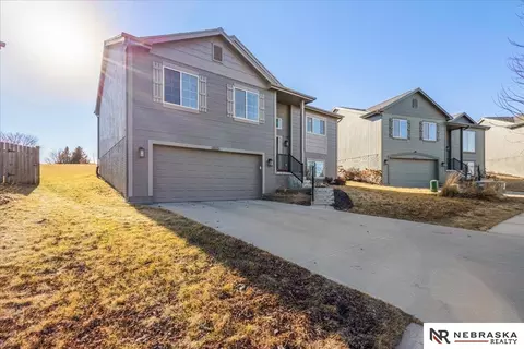 14623 Gilder Ave, Bennington, NE 68007