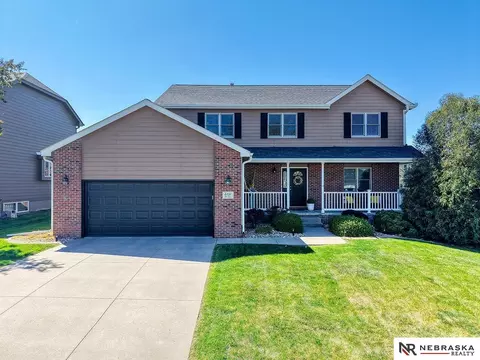 6151 Glass Ridge Dr, Lincoln, NE 68526