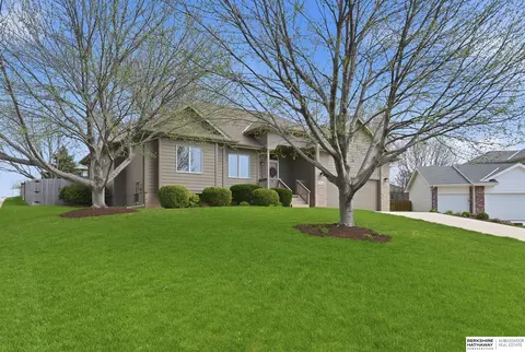15217 Corby St, Omaha, NE 68116
