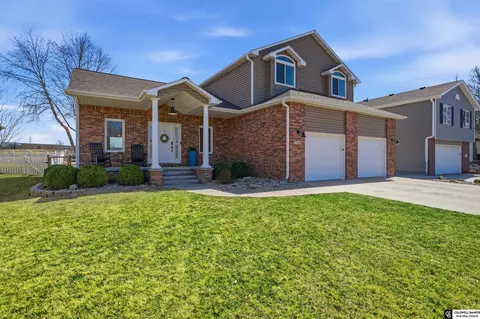 7400 Helen Witt Dr, Lincoln, NE 68512