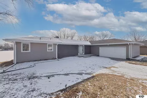 460 Lakehurst Dr, Waterloo, NE 68069