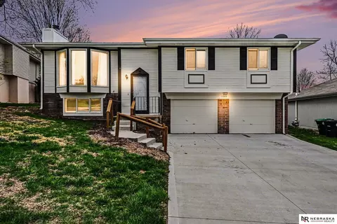 11329 Hartman Cir, Omaha, NE 68164
