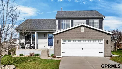 8007 S 158th St, Omaha, NE 68136