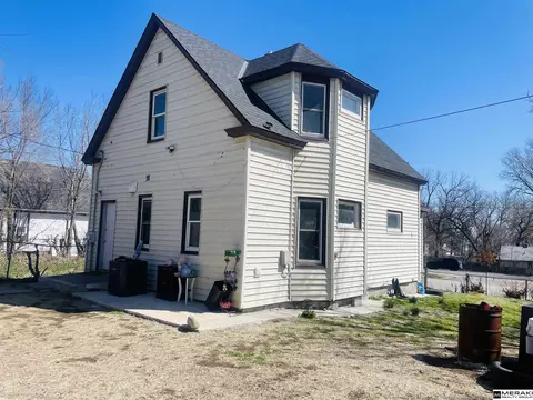 1804 N 33rd St, Omaha, NE 68111