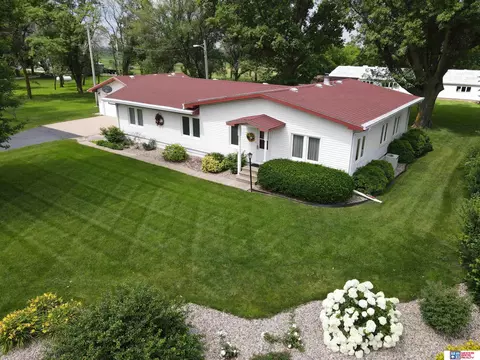 1755 280th Rd, Seward, NE 68434