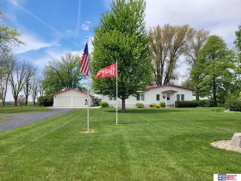 1755 280th Rd, Seward, NE 68434