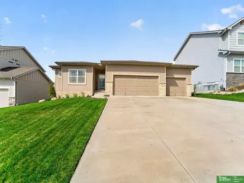 16862 Cary St, Omaha, NE 68136