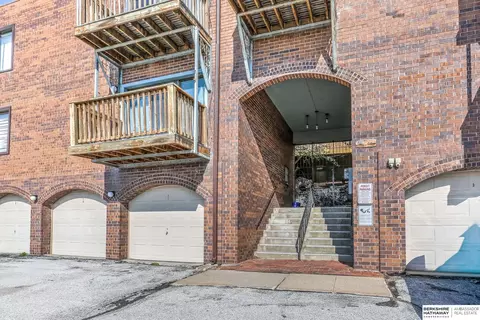101 N 69 St #15, Omaha, NE 68132