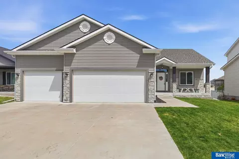 1076 Middleton Ave, Lincoln, NE 68521