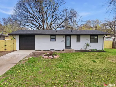 6120 Randolph St, Lincoln, NE 68510