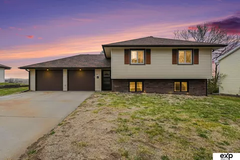 240 Riverview Dr, Blair, NE 68008