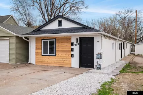 909 Ave G, Council Bluffs, IA 51503