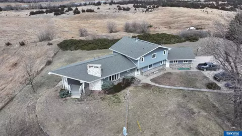 701 W 18 Rd, Phillips, NE 68865