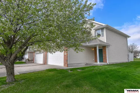 6749 S 90th St, Lincoln, NE 68526