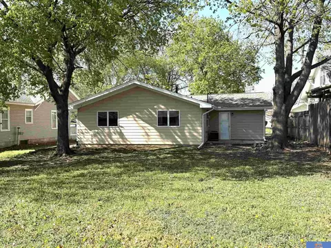Exterior - 1209 Grant St, Beatrice, NE 68310 photo 6 of 7