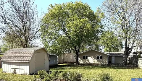 Exterior - 1209 Grant St, Beatrice, NE 68310 photo 7 of 7
