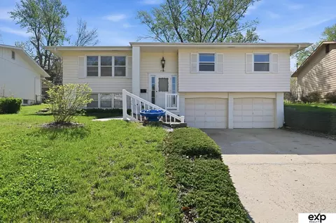 8731 Lakeview Dr, Omaha, NE 68127