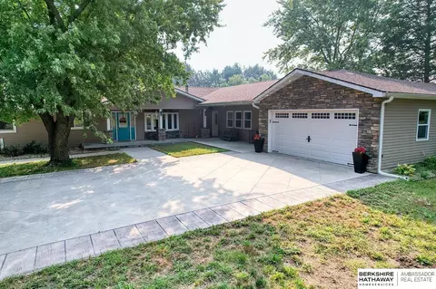 10110 SW 27th St, Lincoln, NE 68523