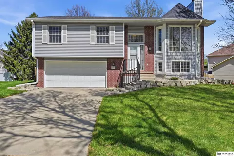 3004 Williamsburg Dr, Lincoln, NE 68516