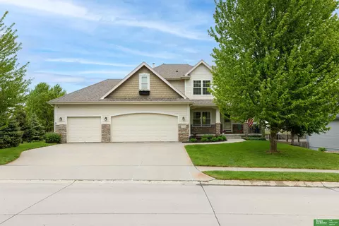 3805 S 202nd St, Omaha, NE 68130