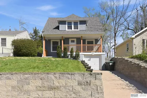 5812 Cedar St, Omaha, NE 68106