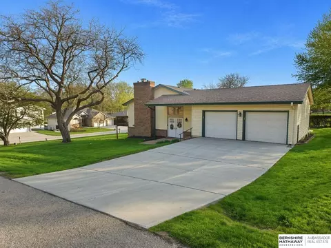 1001 Beaver Lake Blvd, Plattsmouth, NE 68048